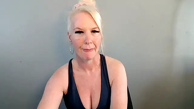 Snapshot of Blonde-Grace chatting on 06.08.26 Blonde-Grace online show from 06.08.26