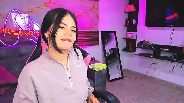 Snapshot of Cloe_roouse chatting on 05.31.26 Cloe roouse online show from 05.31.26