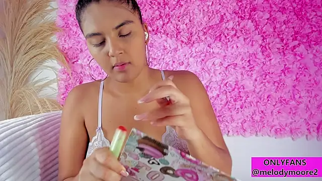 Melodymoore  online show from 11.24.25