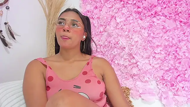 Melodymoore  online show from 02.05.26