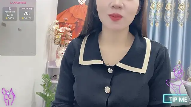 Snapshot of shishi_101 chatting on 10.25.25 shishi 101 online show from 10.25.25