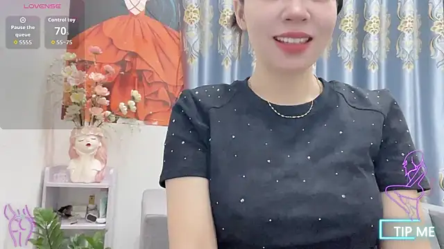 Snapshot of shishi_101 chatting on 10.27.25 shishi 101 online show from 10.27.25