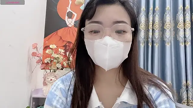 Snapshot of shishi_101 chatting on 11.16.25 shishi 101 online show from 11.16.25