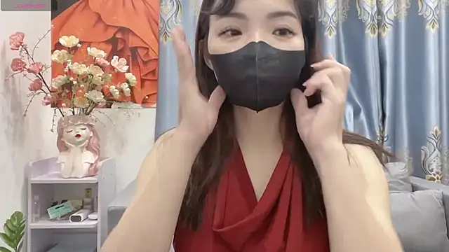 Snapshot of shishi_101 chatting on 11.21.25 shishi 101 online show from 11.21.25