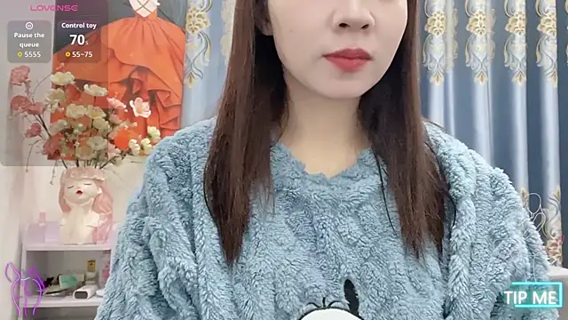 Snapshot of shishi_101 chatting on 11.30.25 shishi 101 online show from 11.30.25