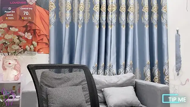 Snapshot of shishi_101 chatting on 12.02.25 shishi 101 online show from 12.02.25