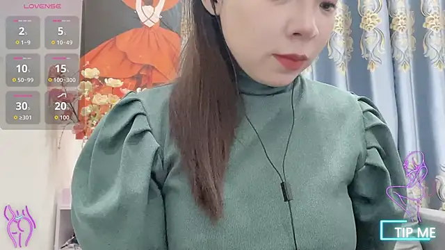 Snapshot of shishi_101 chatting on 12.15.25 shishi 101 online show from 12.15.25