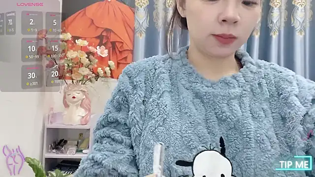 Snapshot of shishi_101 chatting on 12.18.25 shishi 101 online show from 12.18.25