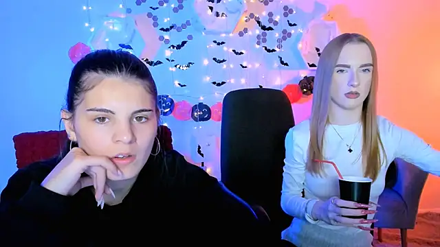 Snapshot of doll_vey chatting on 10.27.25 doll vey online show from 10.27.25