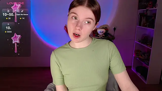 Snapshot of Strawberry_juli chatting on 02.13.26 Strawberry juli online show from 02.13.26