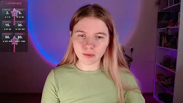 Snapshot of Strawberry_juli chatting on 02.15.26 Strawberry juli online show from 02.15.26