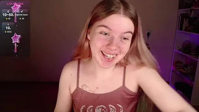 Snapshot of Strawberry_juli chatting on 02.28.26 Strawberry juli online show from 02.28.26