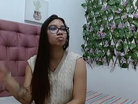 Snapshot of yousweet-Scarett chatting on 09.25.25 yousweet-Scarett online show from 09.25.25