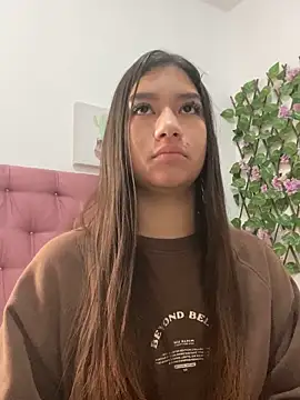 Snapshot of yousweet-Scarett chatting on 10.05.25 yousweet-Scarett online show from 10.05.25