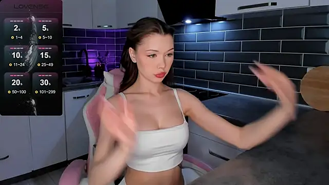 EmmaVictori1 online show from 04.13.26