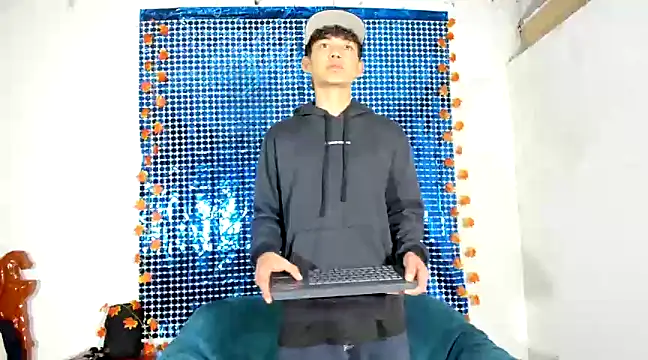 Snapshot of Maxxi_hot23 chatting on 02.26.25 Maxxi hot23 online show from 02.26.25