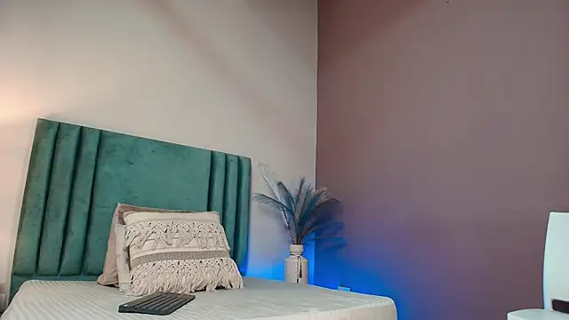 SeleneLujan online show from 11.22.25