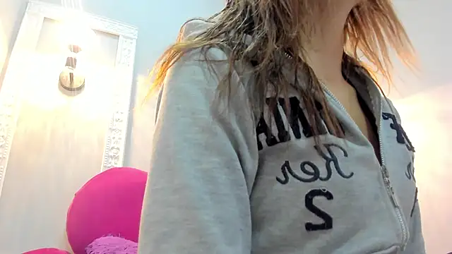 Snapshot of Bonniie_22 chatting on 09.18.25 Bonniie 22 online show from 09.18.25