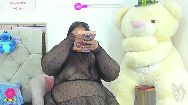Snapshot of LunaaSweett chatting on 04.30.26 LunaaSweett online show from 04.30.26