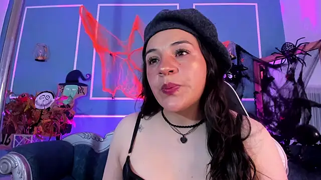 TaraTaylorr online show from 10.28.25