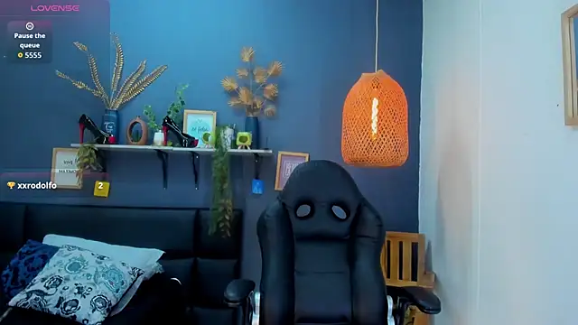 Snapshot of yessila_parker chatting on 02.27.26 yessila parker online show from 02.27.26