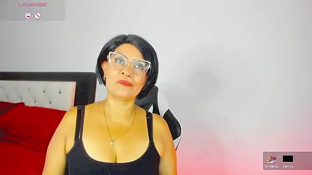 Snapshot of CarolinneFiotti chatting on 01.11.26 CarolinneFiotti online show from 01.11.26