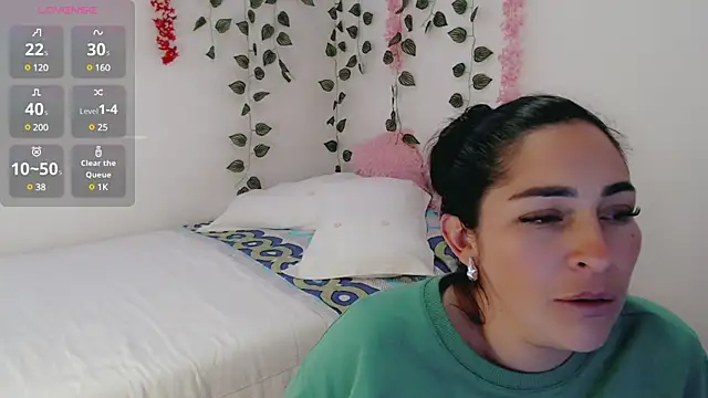 Snapshot of luna_lgomez_ chatting on 03.18.25 luna lgomez  online show from 03.18.25