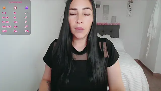 Snapshot of luna_lgomez_ chatting on 10.07.25 luna lgomez  online show from 10.07.25