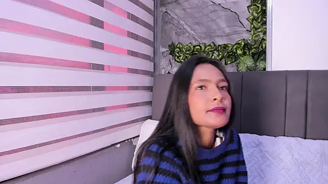 Fernanda liie  online show from 11.25.25