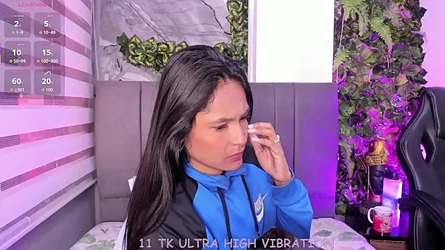 Fernanda liie  online show from 11.27.25