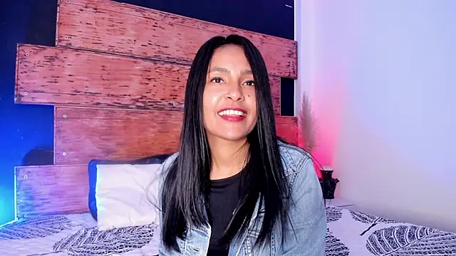 Snapshot of Fernanda_liie_ chatting on 05.20.26 Fernanda liie online show from 05.20.26