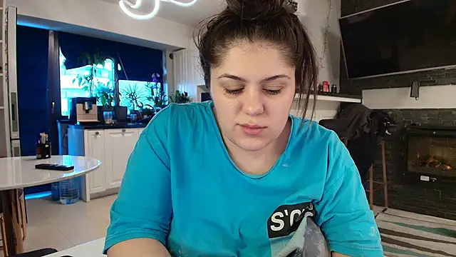 Layla- online show from 01.20.25