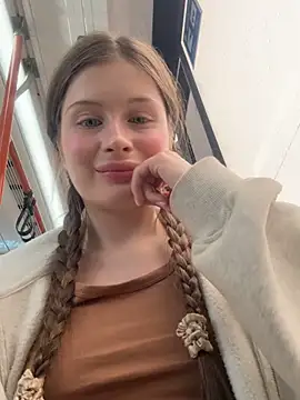 Snapshot of melicious_ chatting on 03.05.25 melicious online show from 03.05.25