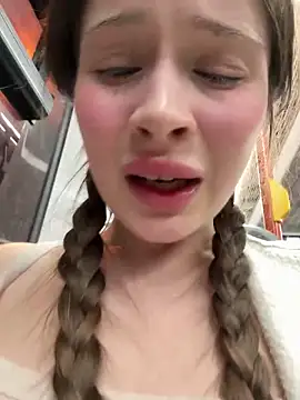 Snapshot of melicious_ chatting on 03.06.25 melicious online show from 03.06.25