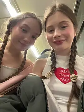 Snapshot of melicious_ chatting on 03.13.25 melicious online show from 03.13.25