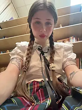 Snapshot of melicious_ chatting on 12.02.25 melicious online show from 12.02.25