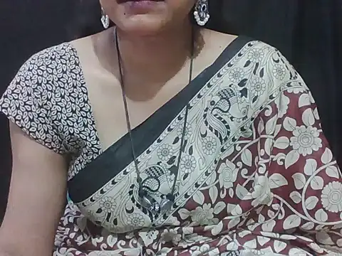 Snapshot of sugandha_bhabhi chatting on 03.11.26 sugandha bhabhi online show from 03.11.26