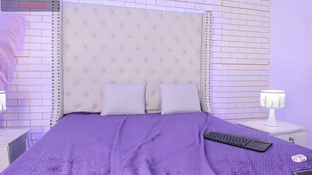 Emilly wilson  online show from 09.26.25