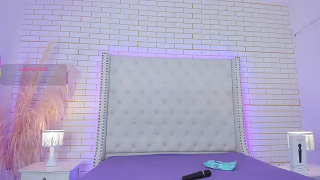 Emilly wilson  online show from 10.09.25