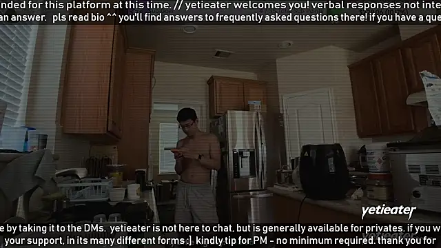 Snapshot of yetieater chatting on 05.21.26 yetieater online show from 05.21.26