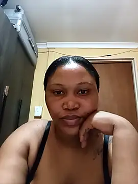 Snapshot of JuicyMilkyTizzy chatting on 04.07.26 JuicyMilkyTizzy online show from 04.07.26