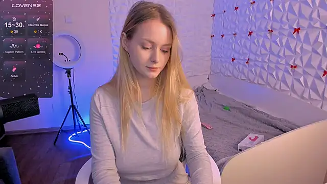 Snapshot of Beatrice_7 chatting on 04.19.26 Beatrice 7 online show from 04.19.26