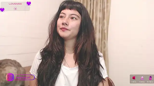 Snapshot of Laury_uri chatting on 03.03.26 Laury uri online show from 03.03.26