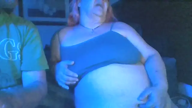 Snapshot of SpnzTnT chatting on 10.07.25 SpnzTnT online show from 10.07.25