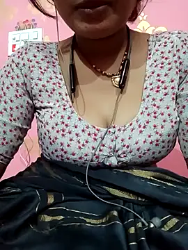 Snapshot of Beautiful_Puja chatting on 03.08.25 Beautiful Puja online show from 03.08.25