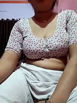 Snapshot of Beautiful_Puja chatting on 03.08.25 Beautiful Puja online show from 03.08.25