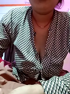 Snapshot of Beautiful_Puja chatting on 03.09.25 Beautiful Puja online show from 03.09.25