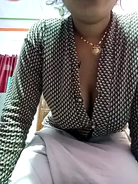 Snapshot of Beautiful_Puja chatting on 03.11.25 Beautiful Puja online show from 03.11.25