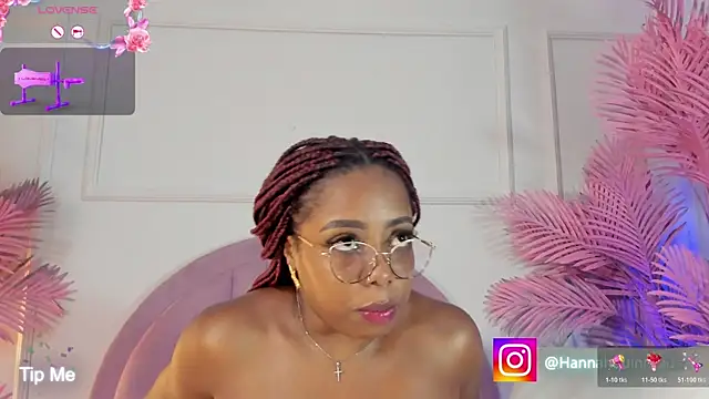Snapshot of Hanaahquinn chatting on 04.22.26 Hanaahquinn online show from 04.22.26