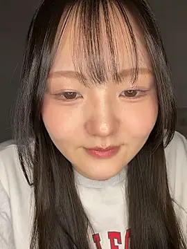 Snapshot of MinaKubo chatting on 04.15.26 MinaKubo online show from 04.15.26